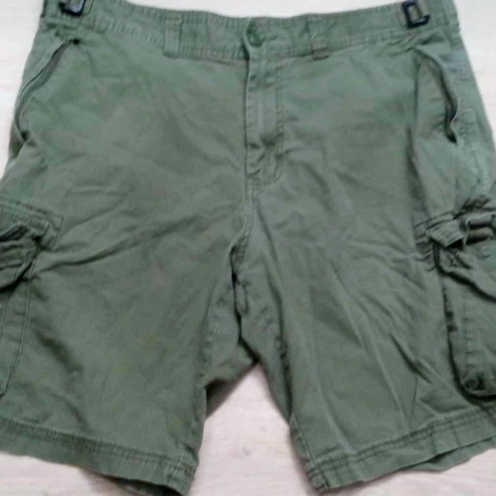 Goodfellow Cargo Shorts Men's Size 38 Color Green Pockets Hiking Walking Dad